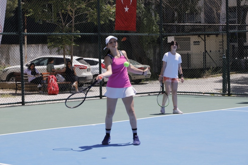 Okul Sporları Yıldızlar Tenis Türkiye Şampiyonası Demirci’de başladı