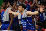 Anadolu Efes, seride öne geçti!