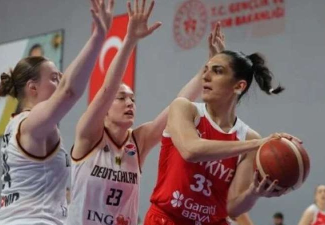 A Milli Kadın Basketbol Takımı, Polonya'yı 92-64 yendi