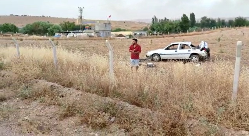 Yoldan çıkan otomobil tarlaya uçtu