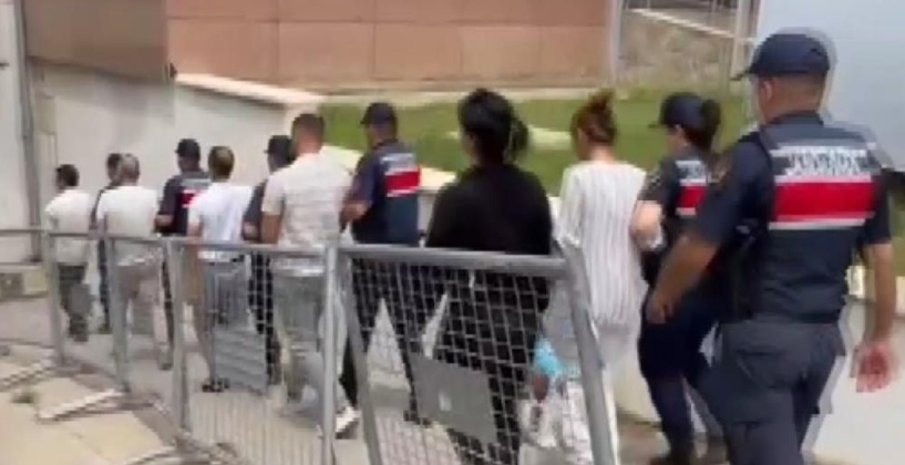 Hazine arazilerini vatandaşa satıp 20 milyon dolandırdılar