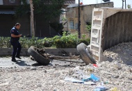 Önce durağı, sonra elektrik direklerini ve ağaçları yıktı