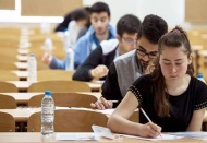 Sınava başvurular 18-22 yaş arasında yoğunlaşmış durumda