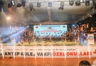 13 yıllık eğitim ve öğretim hayatını tamamlamanın heyecanını yaşadılar