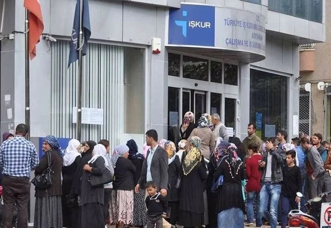 Yoksulluk ve yoksunluk derinleşiyor