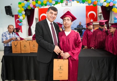 Çocukların hepsinin doğum günü birlikte kutlanıyor