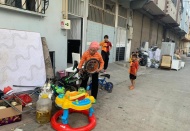 Ev sahibi evi başkasını kiralayıp kiracının eşyalarını kapıya koydu