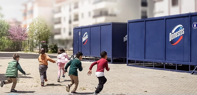 Deprem bölgesinde çocukların hijyenik tuvaletlere erişmesine destek veriliyor