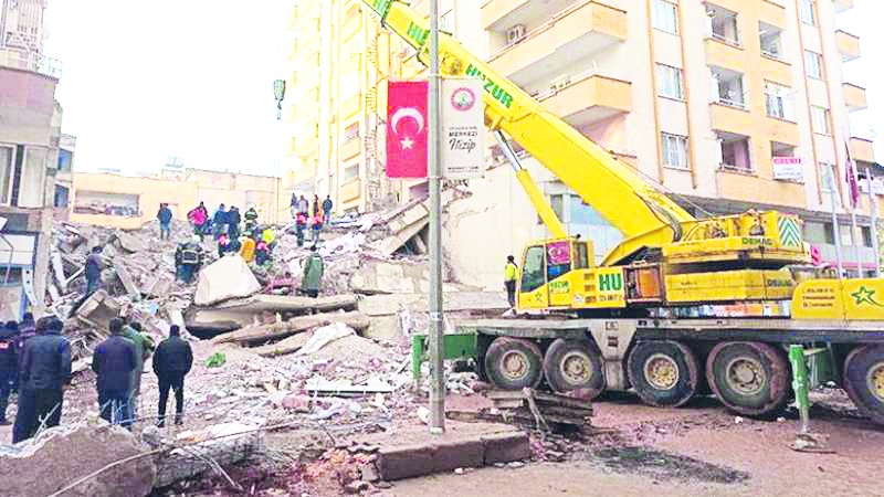 Sever kardeşlerin yurt dışına kaçmış olabileceği konuşuluyor