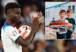 Bukayo Saka, 26 depremzede ailenin barınma ihtiyacını karşıladı