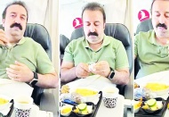 İstanbul-Gaziantep uçağında tişörtünün içinden şırdan çıkarıp yedi, kara listeye alındı