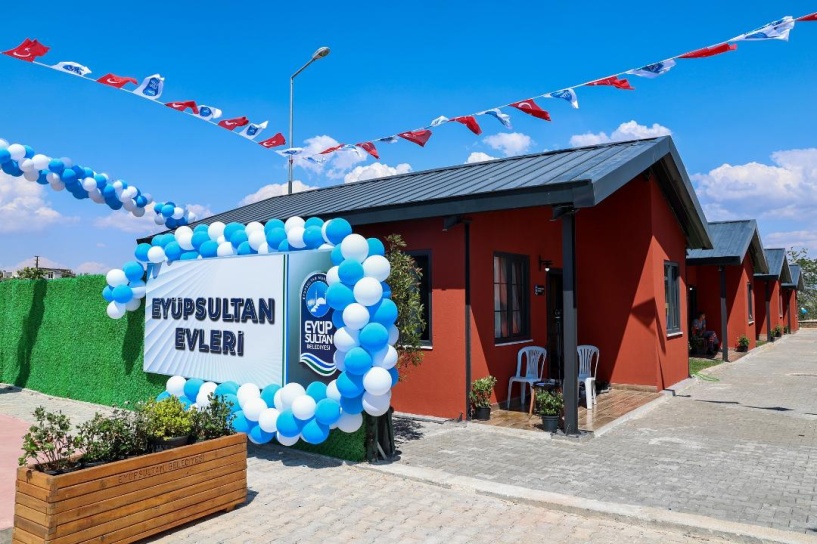 Eyüpsultan Belediyesi 13 konutu teslim etti
