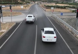 Sadece 3 araç kırmızı ışıkta durdu