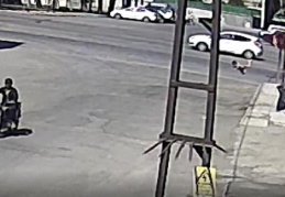İkinci kattan yere çakıldı, burnu bile kanamadı