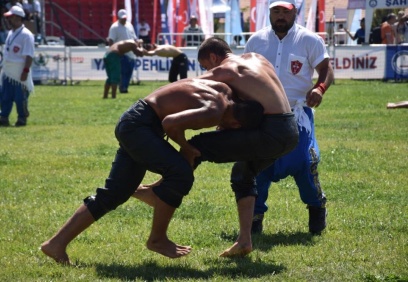 Yağlı güreş karşılaşmaları sürüyor