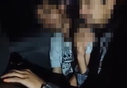 Çekicideki aracın bagajından çıktılar