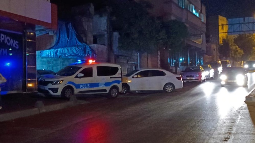 Kavgaya müdahale eden polis pompalı tüfekle yaralandı
