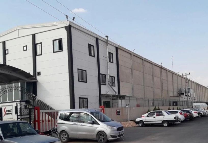 İşçilere, bayram ikramiyesi olarak boş poşet dağıttı