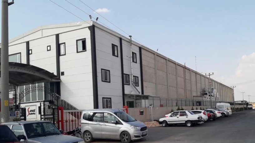 İşçilere, bayram ikramiyesi olarak boş poşet dağıttı