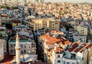 Türkiye’de gençlerin yarısı aşırı kalabalık evlerde yaşıyor