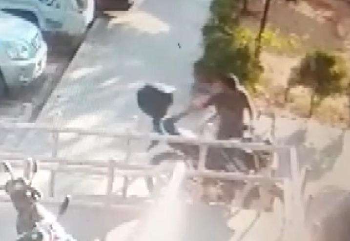 Park halindeki motosikleti çaldı