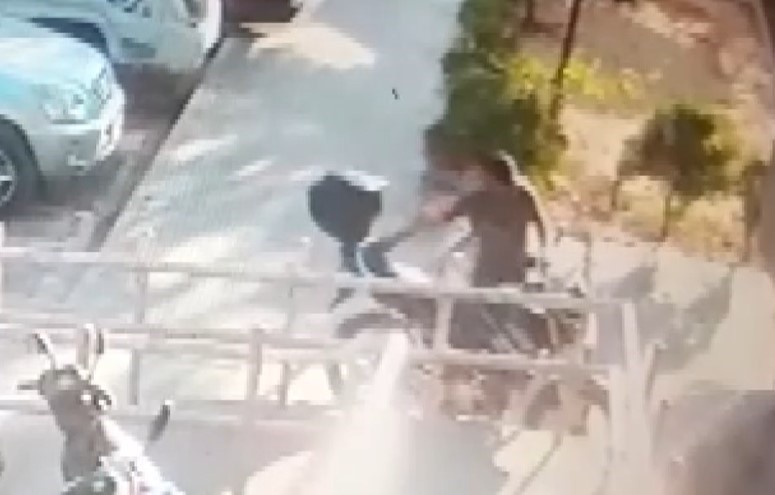 Park halindeki motosikleti çaldı