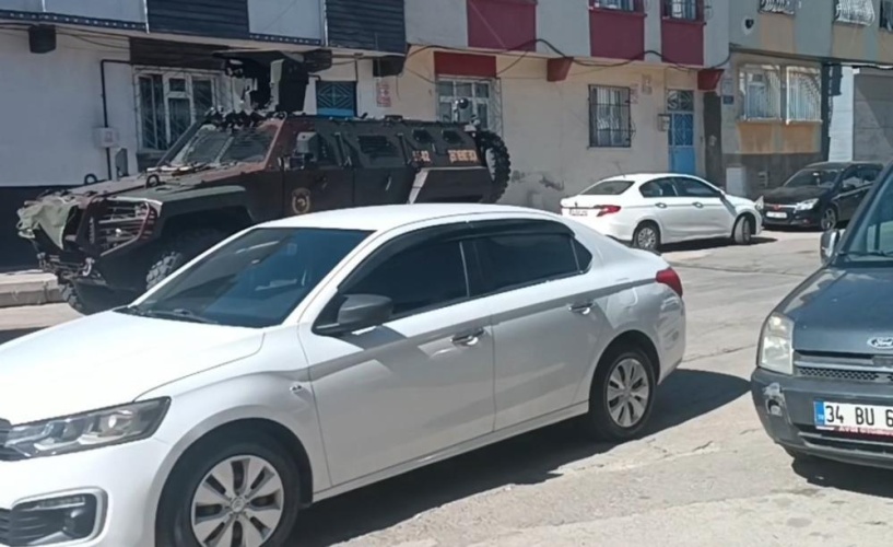 Husumetli aileler birbirine girdi, silahlı kavgada 3 kişi öldü