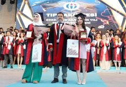 211 doktor,  hekimliğe ilk adımını attı