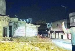 İslahiye’de ağır hasarlı binalar çöktü