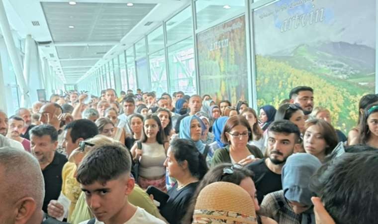 Vergi zamları sınır kapılarında yoğunluğa neden oldu