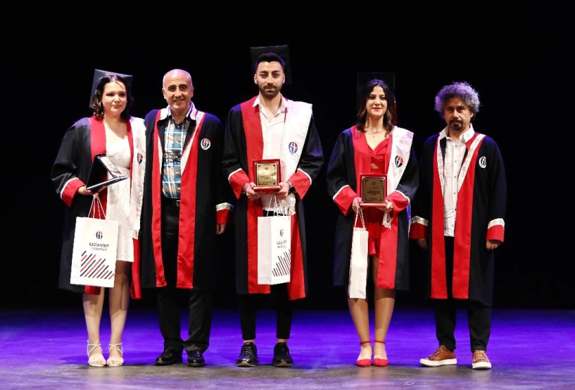 Bilim ve sanat bir kuşun iki kanadı gibidir, birinin eksikliği diğerini de etkiler