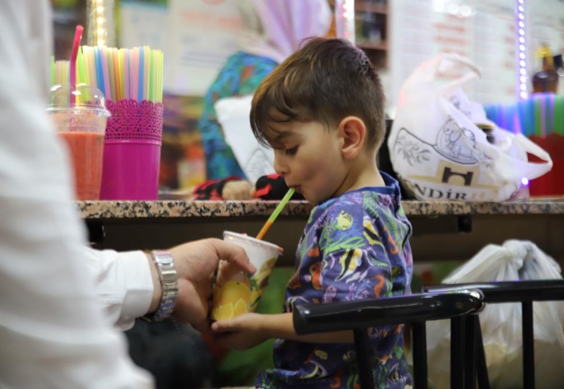 Aşırı sıcaklardan bunalanlar, soğuk içeceklere koşuyor