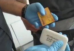 Ehliyet sınavına kopya düzeneği ile girdi