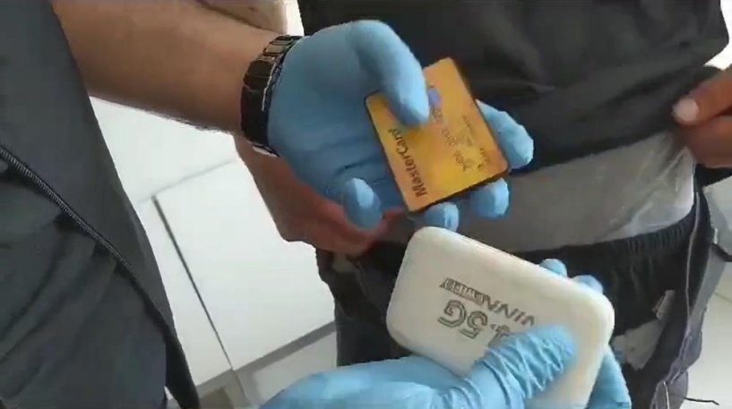 Ehliyet sınavına kopya düzeneği ile girdi