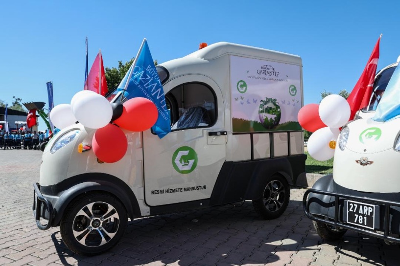 Büyükşehir, temizlikte elektrikli çevreci araçları devreye soktu