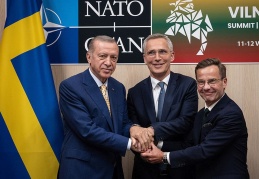 Türkiye, İsveç'in NATO üyeliği için uzlaştı