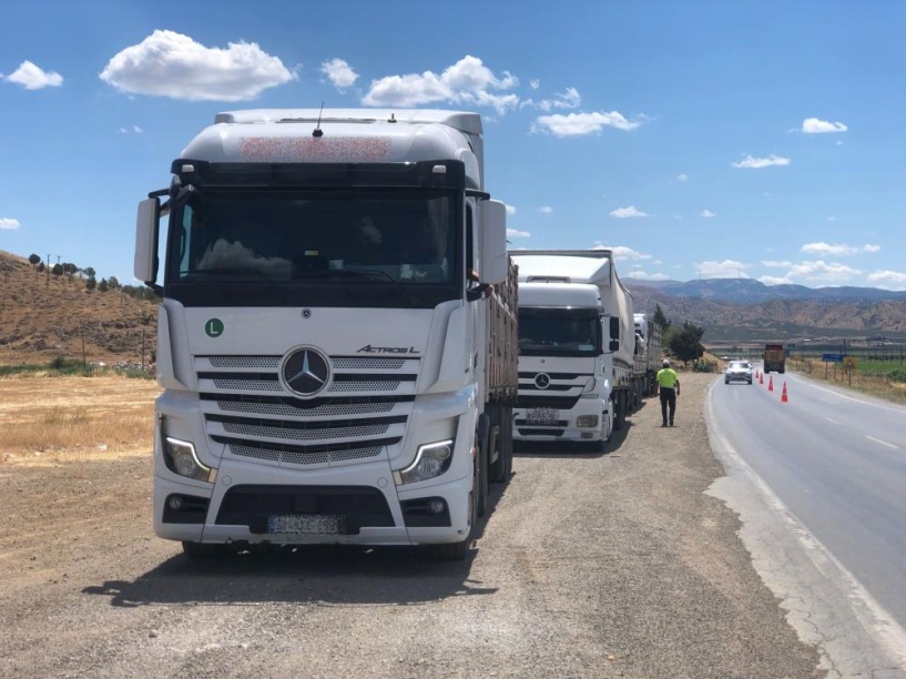 Tehlikeli madde ve yük taşıyan araçlar denetleniyor