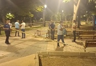 Bekçilere bıçakla saldırdı, bekçiler vurarak öldürdü