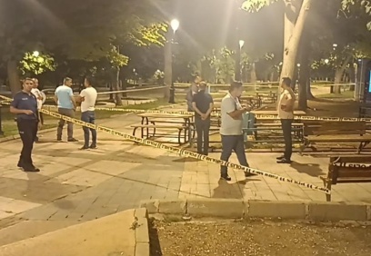 Bekçilere bıçakla saldırdı, bekçiler vurarak öldürdü