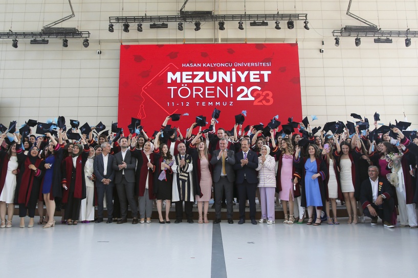 HKÜ, 16 binin üzerinde mezun verdi