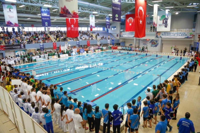 On binlerce kişi de kulvarlarda su sporlarıyla tanıştı