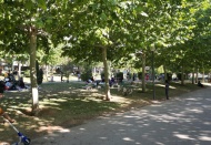 Sıcakta insanlar, parklara sığınıyor