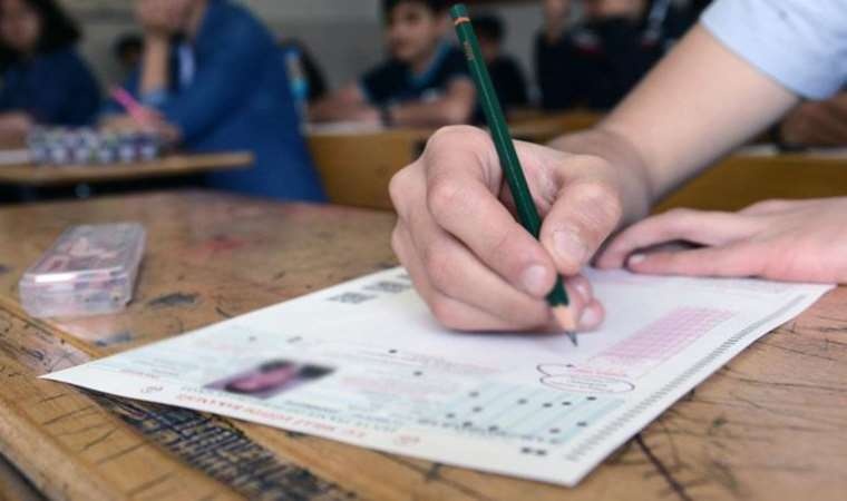 Kadın adayların doğru cevap sayısının ortalaması erkeklere göre daha yüksek