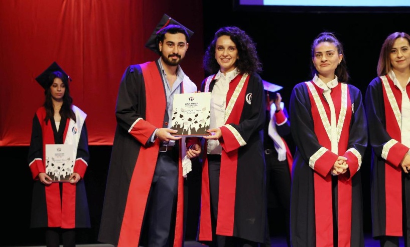 Kendilerinden ders aldığınız hocalarınızla artık meslektaşsınız