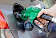Benzine 2 lira zam daha geldi