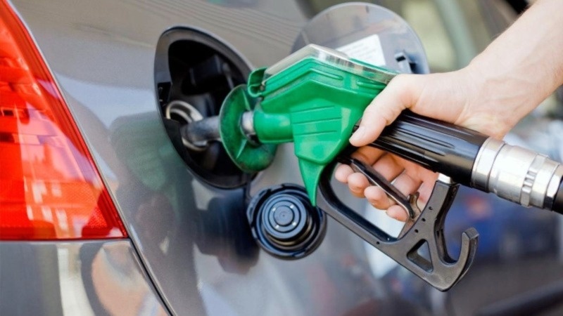 Benzine 2 lira zam daha geldi
