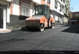Barak Mahallesi’nde yama ve asfalt yapılıyor