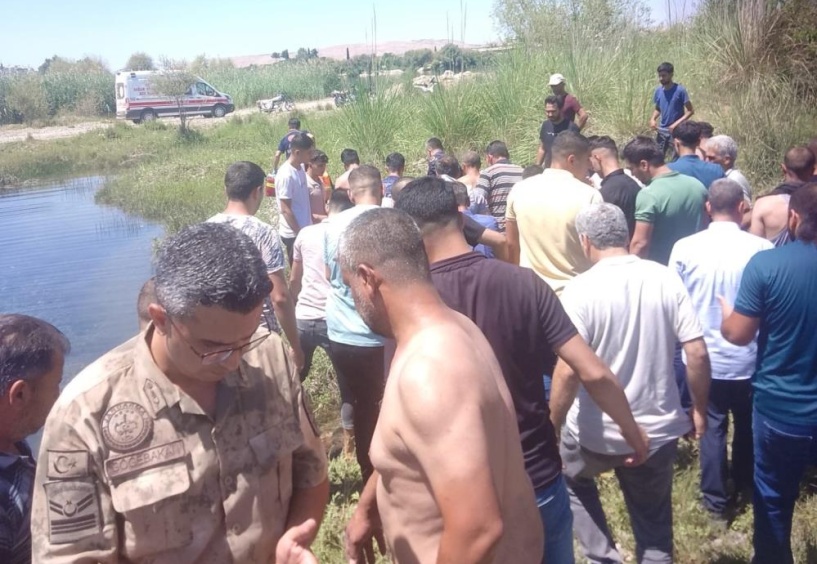 Fırat’a giren çocuklarını kurtarmak isteyen baba boğuldu