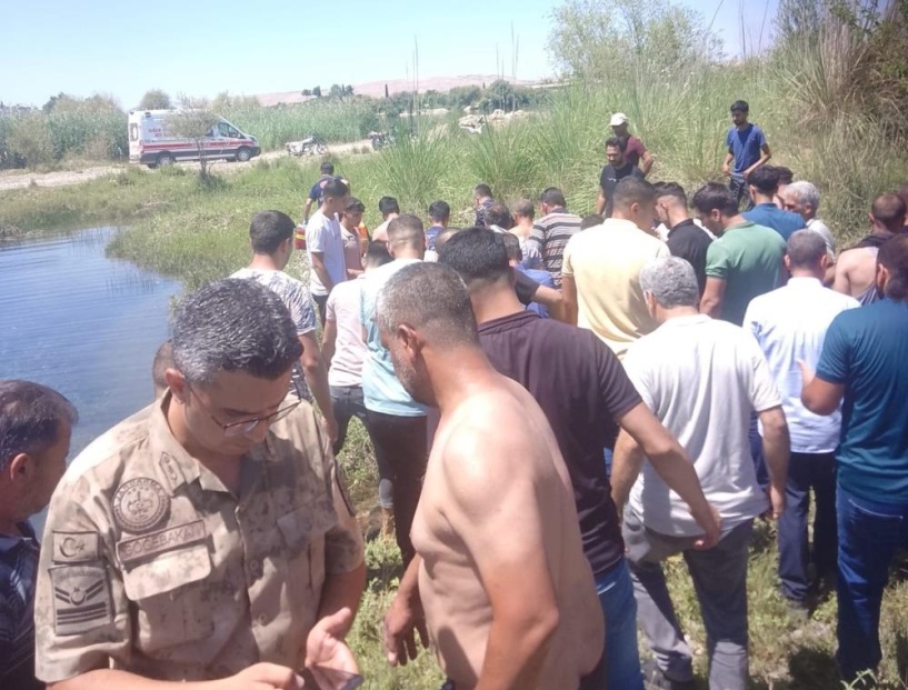 Fırat’a giren çocuklarını kurtarmak isteyen baba boğuldu