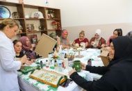Kadınlar, dekoratif ahşap boyamaya ilgi gösteriyor